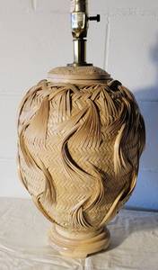 Woven Basket Table Lamp