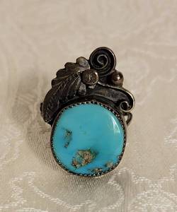 Native American turquoise Ring Signed Ahasteen  7g Size 8.5
