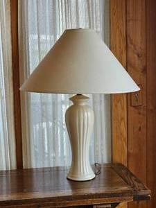 Elegant Fluted Vase Table Lamp