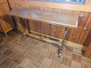 Vintage American Colonial Console Table