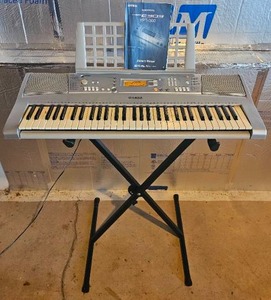 Yamaha PSR-E303 Electronic Keyboard