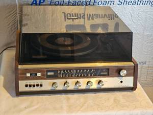 Vintage Fisher Automatic Turntable