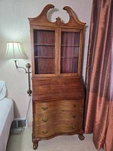 Traditional Secretary Desk with Hutch and Glass Door Display
