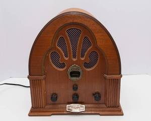Thomas Collectors Edition Radio #0811  Model BD109, Art Deco Cathedral Style