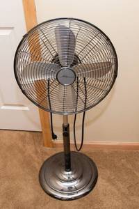 Oscillating Floor Fan  38 Tall