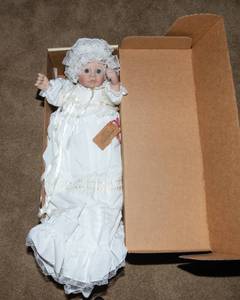 Lee Middleton First Moments Open Eye Doll