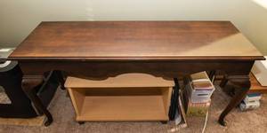 Queen Anne Style Wooden BenchTable