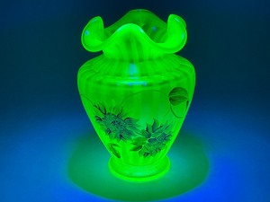 Fenton Topaz Opalescent Autumn Beauty Uranium Glass Vase