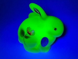 Fenton Burmese Art Glass Bunny Rabbit Uranium Glass