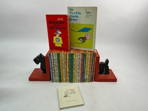 Vintage Charlie Brown Peanuts Book Lot with Bookends