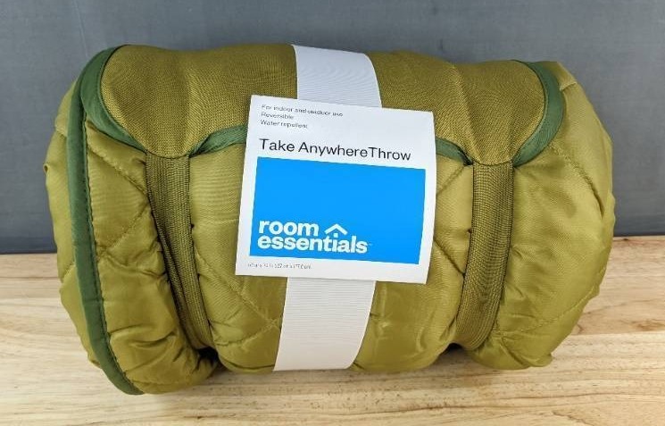 Room Essentials Take Anywhere 50 x 70 Green Throw - Brand New