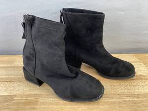 Womens Black Boots, Size 8 - Brand New