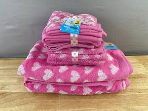 Pink Kids 2 Bath Towels & 2 Wash Cloth Sets - Brand New