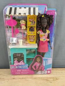 Barbie Life in the City Caf Playset - Brand New A