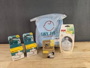 8 Bottle Nipples &amp Tiny Tots Feeding Set - Brand New&nbspA
