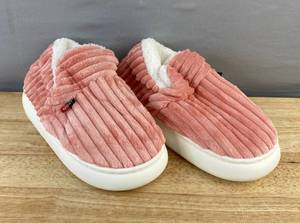 Womens Plush Lined Slip-On Slippers Size 7-8 Pink - Brand New