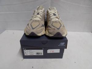 New Balance Shoe 9060 Brown  Size 10  New