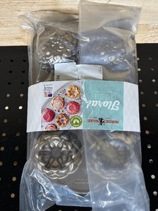 Nordic Ware Floral Cakelet Pan