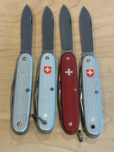 LL - Victorinox Swiss Army Knife (Lot of 4) - 3.5 in Closed