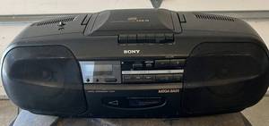 G - Sony CFD-19 Mega Bass Boombox - CD Cassette, Digital Synthesizer Tuner