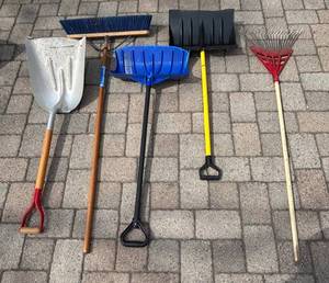 G - Long Handled Tools (Lot of 5)