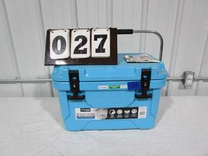 Titan Deep Freeze 20 Quart Roto Cooler