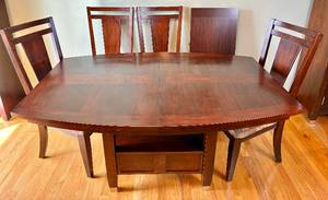 Extendable Dining Table with 4 Chairs