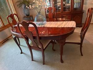 Traditional Mahogany Finish Dining Table Set 6 Chairs Leaves & Pads