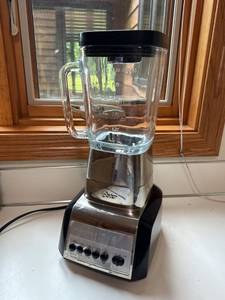 Oster All Metal Drive Blender Glass Jar 1.5 Liter Black Chrome Base