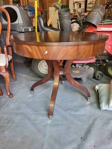 Ethan Allen Round Wood Table With Drawer