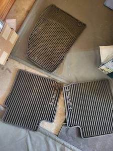 Cadillac XTS Floor Mat Set (Lot of 3)