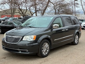 2011 CHRYSLER TOWN AND COUNTRY LIMITED (NO RESERVE)