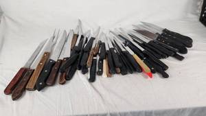 Lot of assorted kitchen knives