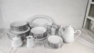 Crown Ming Fine China Dinnerware Set