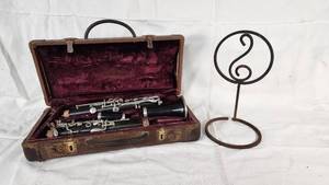 Clarinet with Case and Note Symbal
