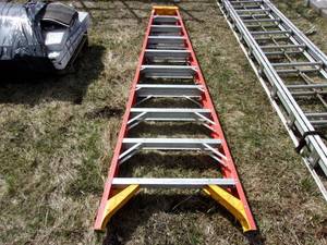 10 Fiberglass Step Ladder