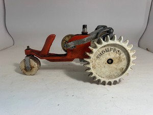 Thompson Traveling Tractor Walking Cast Iron Lawn Sprinkler