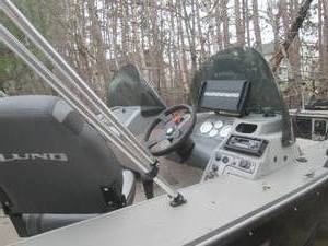 2001 Lund Boat on a Karavan Trailer, Ready To Hit The Water!