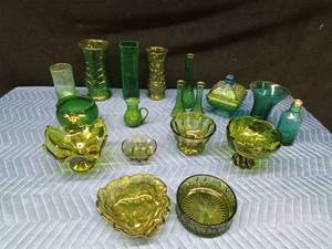 Lot of green glassware