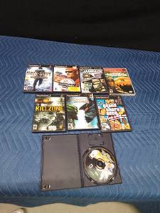 Play Station 2 games, 4 empty cases and 1 game in the wrong case