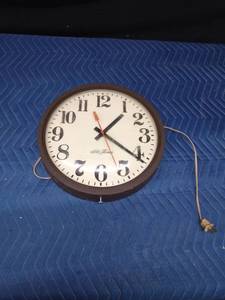 Seth Thomas wall clock - WORKS