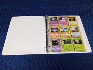 Binder of 90 Pokmon cards