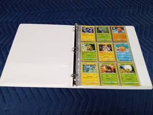 Binder of 90 Pokmon cards