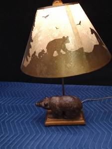 Bear lamp - Shines bear scenery thru the shade when on - WORKS