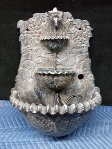 Wall hanging fountain