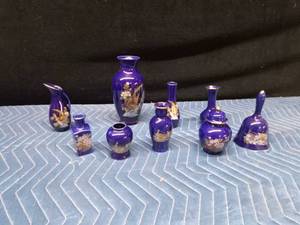 9 Oriental cobalt blue ceramic items