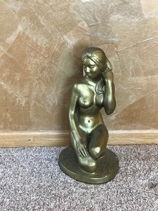 Statue of a Women Posing in the Nude