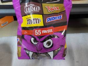30.94 oz bag 55 Fun Size Candy...