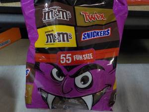 30.94 oz bag 55 Fun Size Candy...