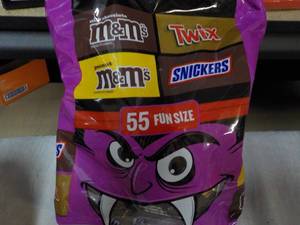 30.94 oz bag 55 Fun Size Candy...